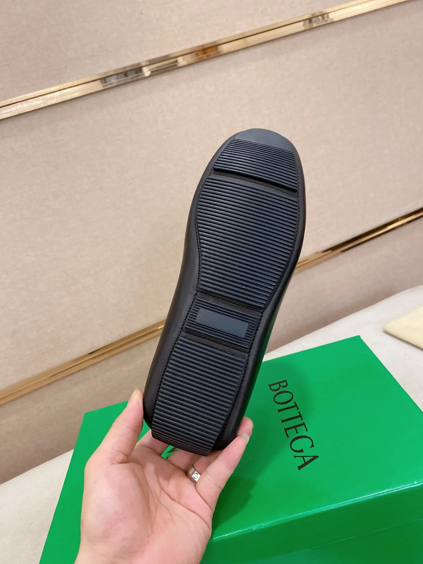 Men's shoes 💰 400💰 (Niu Li + Niu Pad) [BV] latest hot style‼ ️Casual men's shoes, uppers imported first-layer cowhide ➕Full imported cowhide lining✔️Exquisite workmanship, excellent foot feel, special rubber soles✔️, cool and fashionable, the latest fashion, fashionable outsole, hurry up. Code number: 38-44 (can be customized to 37.45, non-refundable)
